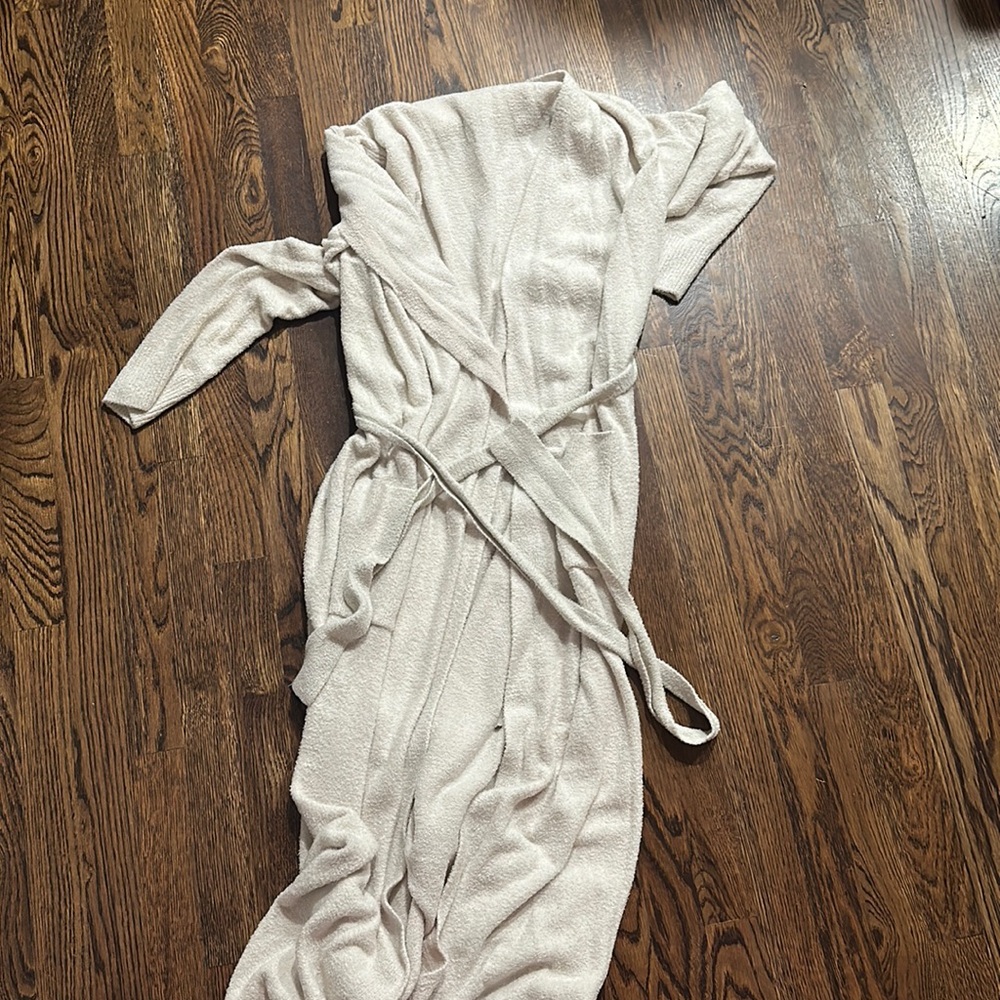 Barefoot dreams cozy chic robe barely worn!!!!!! Like new!!!